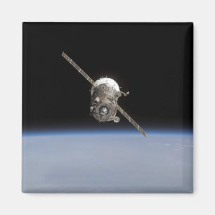 Íman A nave espacial de Soyuz TMA-11 acima do horiz da