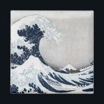 Íman A onda do Excelente de Kanagawa<br><div class="desc">A Onda Excelente de Kanagawa,  da série '36 Views do Monte Fuji' | por Katsushika Hokusai | Art Location: Musee Claude Monet,  Giverny,  França | Artista japonês | Número de Coleção de Imagens: XIR253109</div>