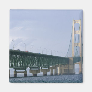 Íman A Ponte Mackinac atravessando os Estreitos de 2