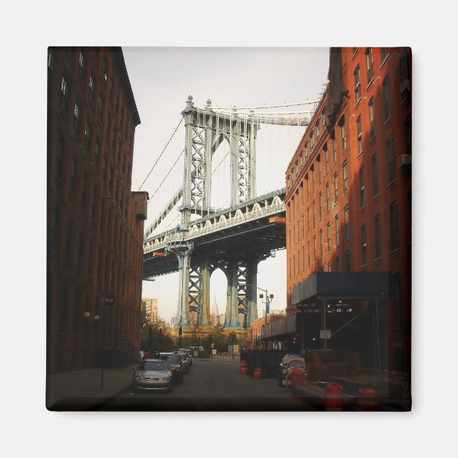 Íman A Ponte Manhattan, Uma Vista de Rua (Frente)