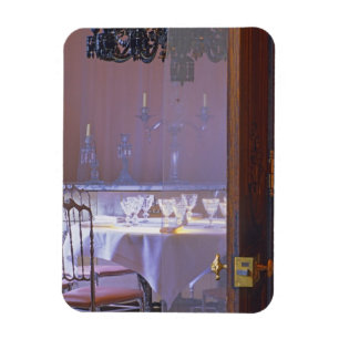 Íman A sala de jantar privada com o cristal preto