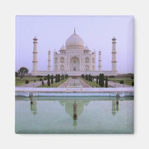 Íman a visão de manhã do Taj Mahal refletida em