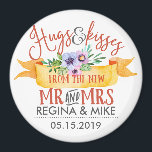 Íman Abraços e beijos do novo Sr. e Sra. Floral<br><div class="desc">Este buquê de flor e rústico e a ilustração de cor de água da fita são perfeitos para a festa de casamento, chá de panela, festa de noivado e aniversário. Pegue este design floral elegante para o seu casamento de primavera ao ar livre, no campo ou num jardim botânico romântico....</div>