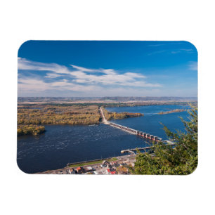 Íman Acima do rio Mississippi e da barragem em Alma