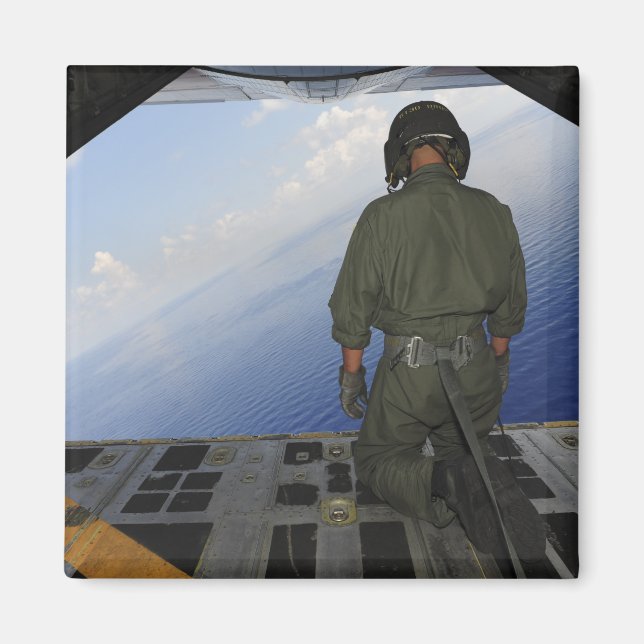 Íman Airman observa as águas do Golfo do México (Frente)