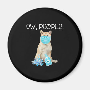 Íman Akita inu novo cão pessoas vestindo um presente