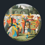 Íman Alice no País das Maravilhas Rainha dos Corações<br><div class="desc">Alice no País das Maravilhas Ilustração Clássica - Esta alice em ilustração nas terras maravilhosas é de John Tenniel,  o ilustrador original dos livros de alcaçuz,  com a Rainha de Corações e Alice encarando.</div>