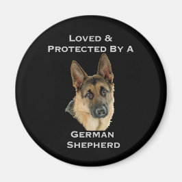 Íman Amado e protegido por um German shepherd