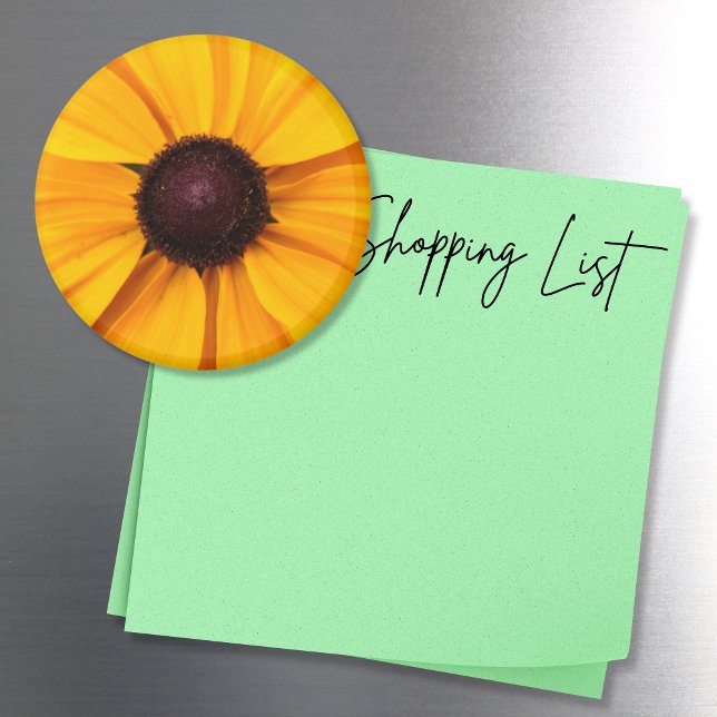 Íman Amarelo e Castanho Floral (A yellow flower refrigerator magnet features a brown eyed susan.)