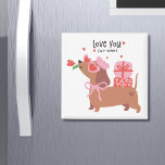 Íman Amo-Te Um Cão De Dachshund Francês Cugado<br><div class="desc">Love You fur-Ever Cute French Dachshund Dog Magnet apresenta um lindo cão Dachshund vestindo óculos em forma de coração, berete rosa e arco segurando uma flor e presentes de carregando com o texto "Ame você pelo-nunca" na tipografia moderna. Acentuado com corações amorosos vermelhos fofos. Presente perfeito para namorada, querida, esposa,...</div>