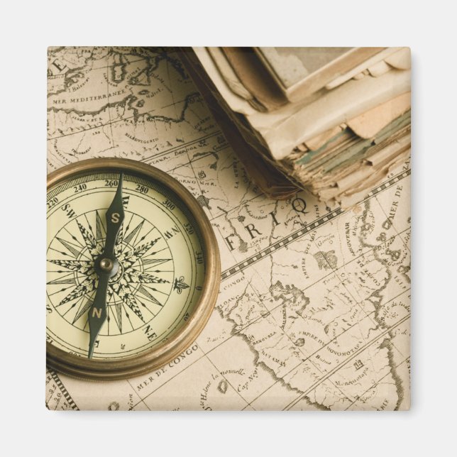 Íman Antigo Compass Sobre Mapa Antigo (Frente)
