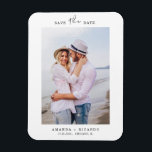 Íman Anúncio de casamento de fotos minimalista da Tendy<br><div class="desc">Modern Save The Date design apresenta o que é mais importante: sua foto incrível com um toque de caligrafia moderna.  Personalize facilmente a parte frontal e traseira da placa com seus detalhes pessoais.</div>