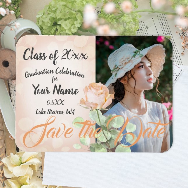 Íman Anúncio de Formatura Floral Vintage Rosa Pêssego (dusty peach peach fuzz rose graduation party save the date magnet card)