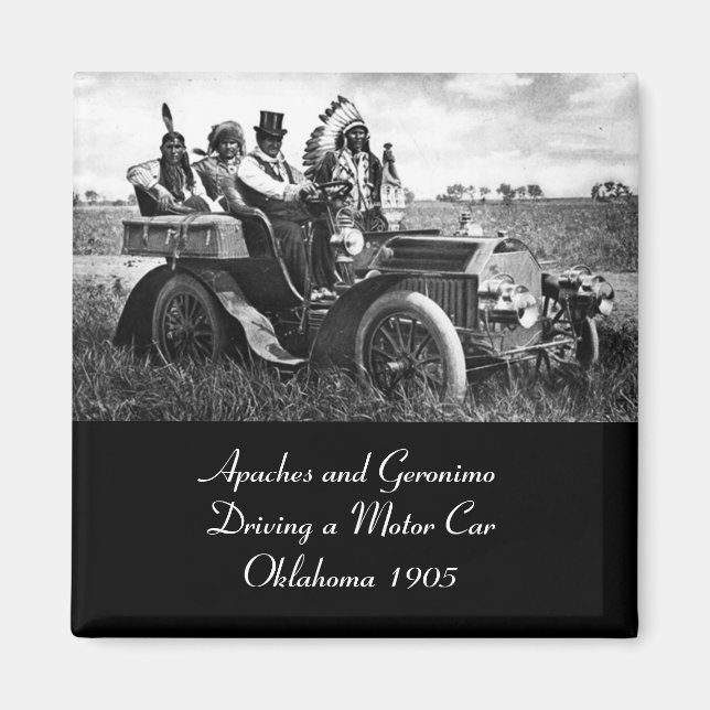 ÍMAN APACHES E GERONIMO CONDUZINDO UM CARRO A MOTOR (Frente)