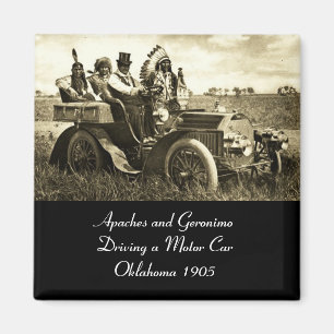 ÍMAN APACHES E GERONIMO QUE CONDUZEM UM CARRO DE MOTOR