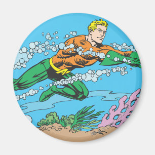 Íman Aquaman Dashes Através da Água