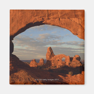 Íman Arco da torreta visto através da janela norte,