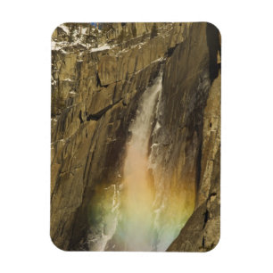 Íman Arco-íris na Cachoeira Superior de Yosemite em Yos
