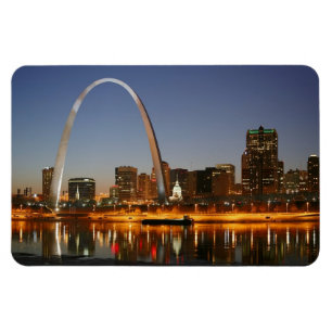 Íman Arco St Louis Mississippi da entrada na noite