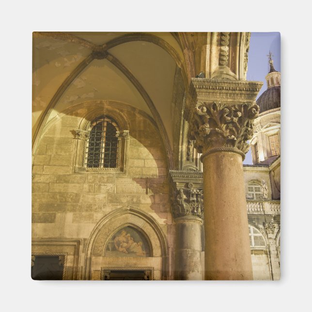 Íman Arcos do Palácio do Reitor com a Catedral de Dubro (Frente)