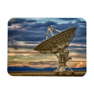 Íman Array muito grande quando o sol se põe