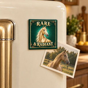Íman Arte rara e radiante do cavalo Akhal-Teke dourado