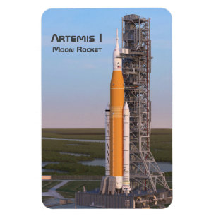 Íman Artemis One Moon Rocket on Pad
