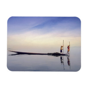Íman Ásia, Birmânia, (Mianmar) Barco de pesca refletido