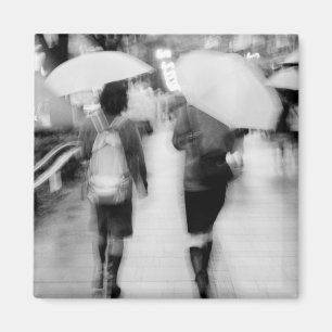 Íman Ásia, Japão, Tóquio. Mulheres jovens e guarda-chuv