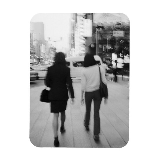 Íman Ásia, Japão, Tóquio. Mulheres jovens no Ginza. (Vertical)