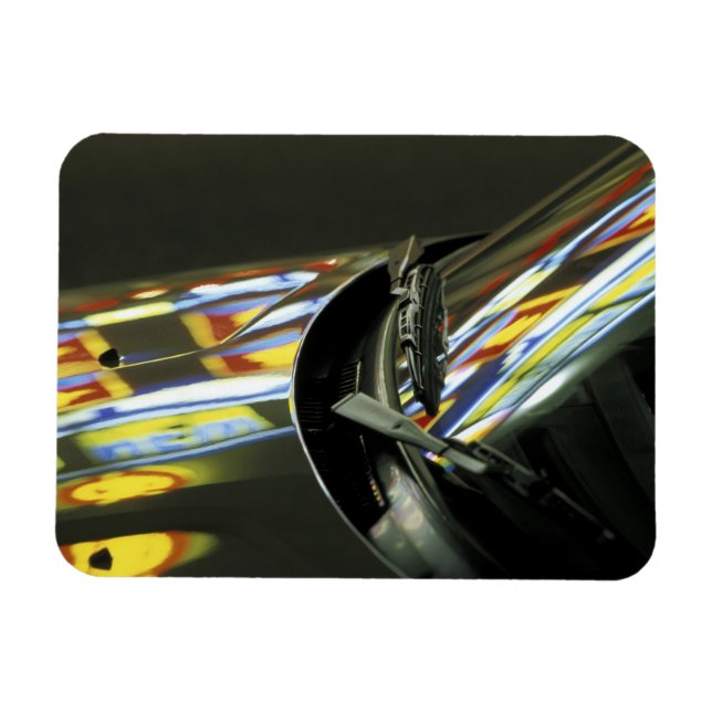 Íman Ásia, Malásia, Melaka. Reflexões neon no carro (Horizontal)