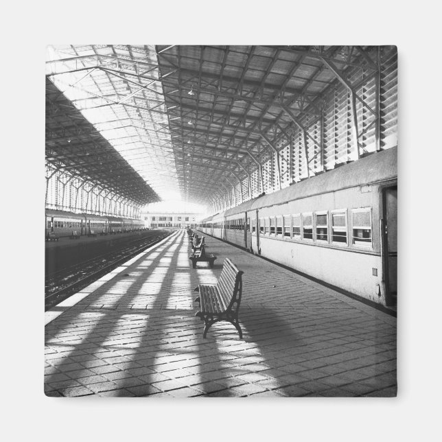 Íman Assuã Egito, Interior da Estação de Trem da Barrag (Frente)