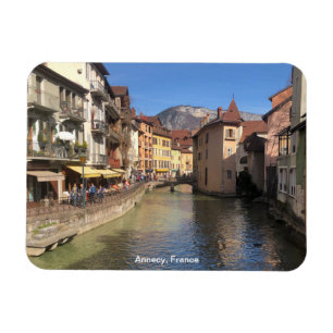 Íman Atrativa Vista do Rio de Annecy, França em um