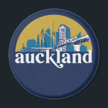 Íman Auckland Nova Zelândia Vintage City Skyline<br><div class="desc">Design com lindas linhas do horizonte, atração turística e arte de paisagem urbana, arranha-céu Legal e ilustração da silhueta de construção para turistas e viajantes. Perfeito como lembrança para trazer de volta para casa quando viaja pelo mundo. Guarde a memória do seu viagem e as suas férias com a família...</div>