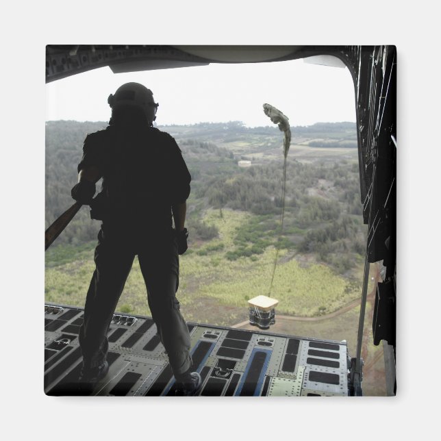 Íman Avião assiste a queda de um pacote de prática (Frente)