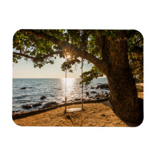 Íman Balanço na praia no por do sol