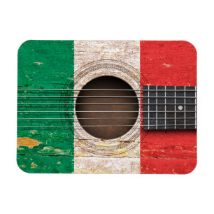 Íman Bandeira italiana na guitarra acústica velha