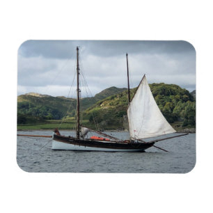 Íman Barco à vela em Loch Crinan, Escócia