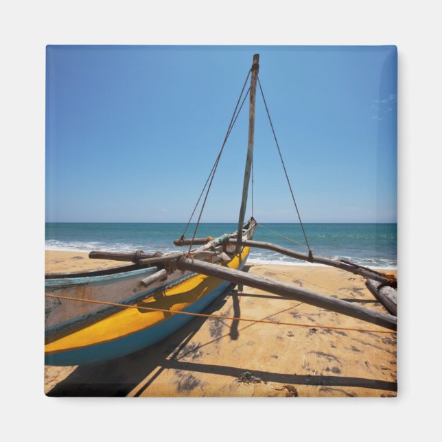 Íman Barco De Pesca Amarrado Na Praia (Frente)