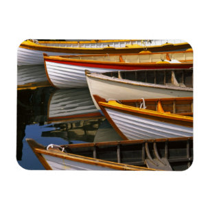Íman Barcos coloridos brilhantes no Centro de Barcos de