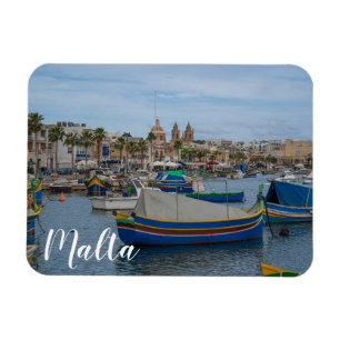 Íman Barcos de pesca tradicionais coloridos em Malta
