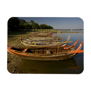 Íman Barcos no lago entre Kyauktawgyi Paya e
