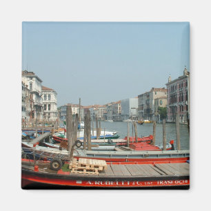 Íman Barcos vermelhos em Veneza