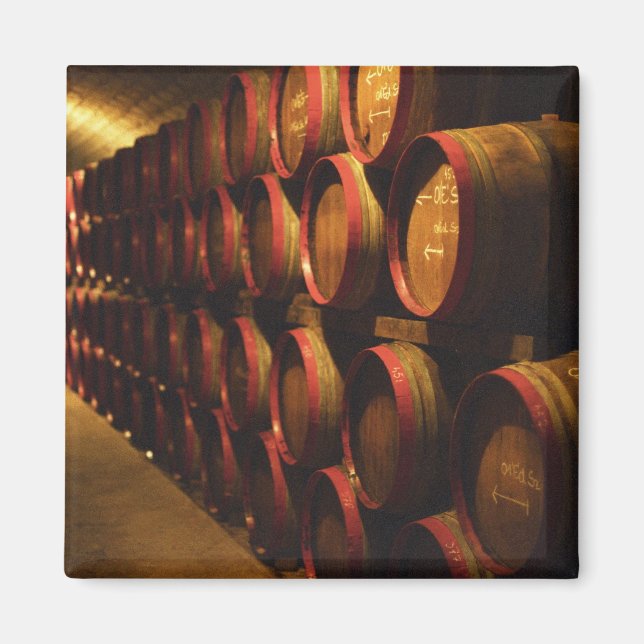 Íman Barris de vinho Tokaj empilhados no Disznoko (Frente)