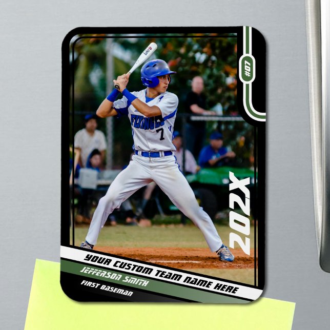 Íman Baseball Player Verde Personalizado (Black Baseball Player Magnet with Custom Team Name and White Green Stripes)