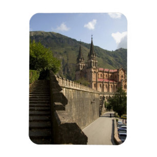 Íman Basílica de Covadonga, noroeste da Espanha.
