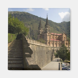 Íman Basílica de Covadonga, noroeste da Espanha.