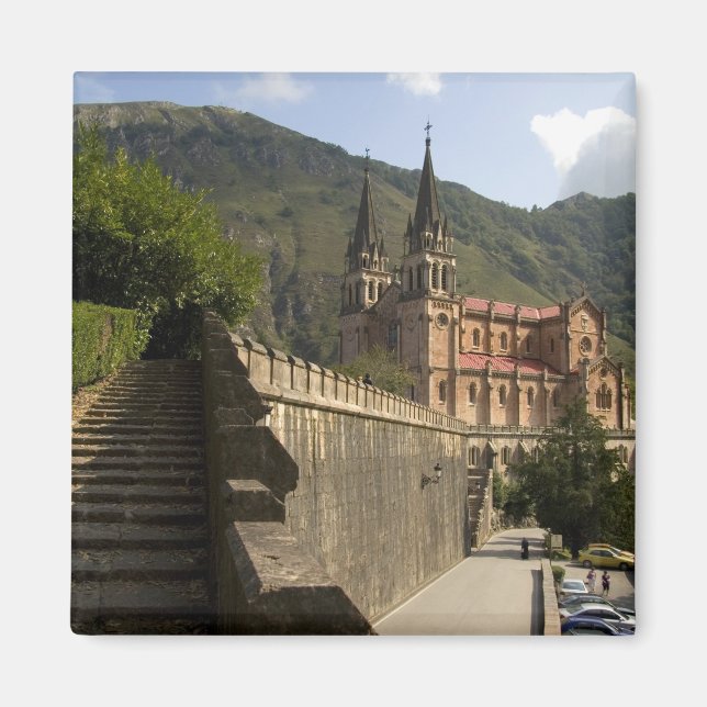 Íman Basílica de Covadonga, noroeste da Espanha. (Frente)