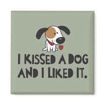 Beijei um Cachorro e gostei dele