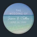 Íman Bela Fotografia de Praia Casamento Personalizado<br><div class="desc">Este belo ímã personalizado de casamento na praia mostra uma fotografia serena do horizonte oceânico para um casamento de destino na costa durante o verão. Tratem seus convidados a este adorável favor tropical para uma tarde ao largo da sua ilha favorita com esta fotografia bonito. Concluído com um script chic...</div>